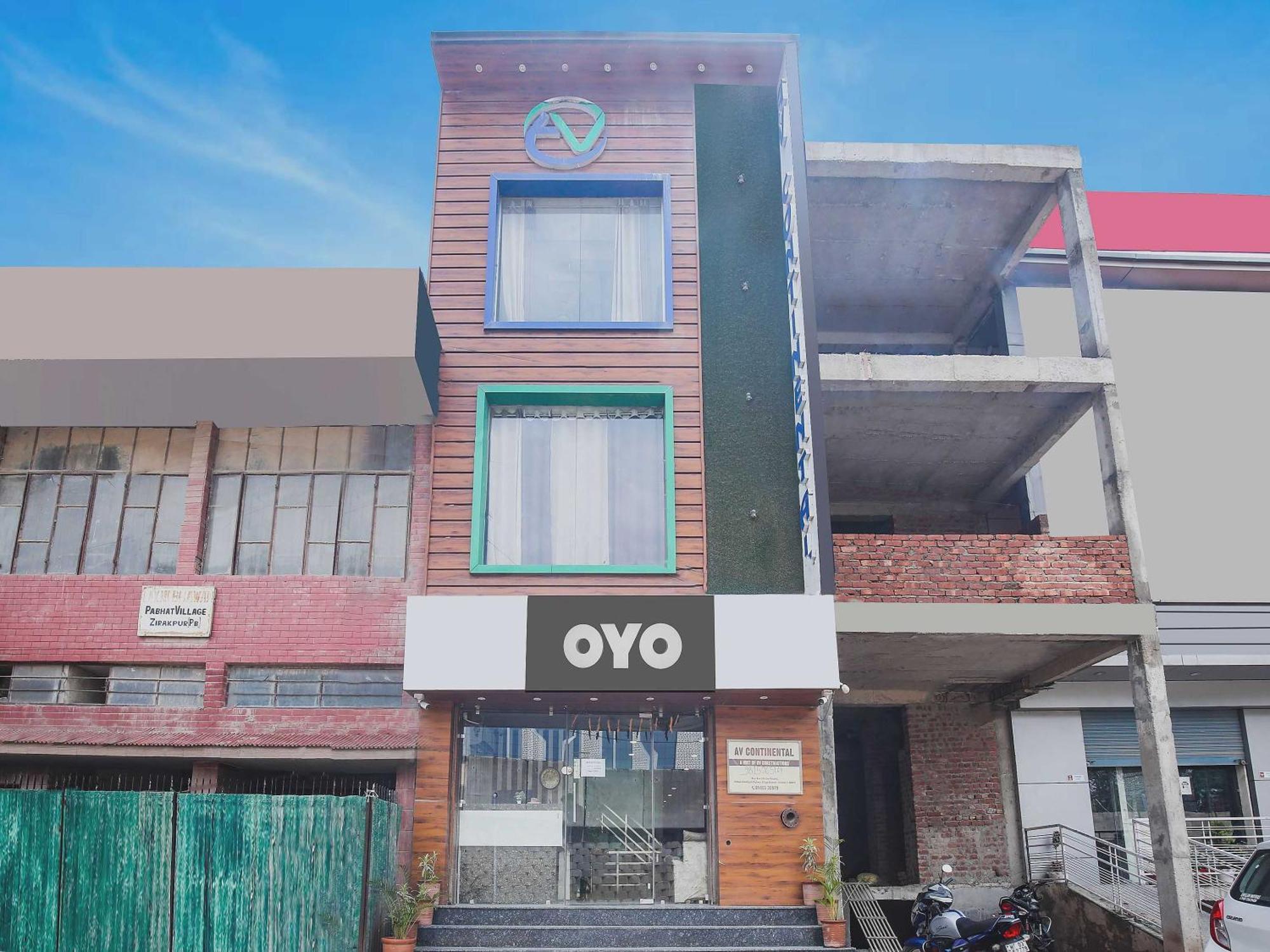 Hotel AV Continental Zirakpur Exterior foto